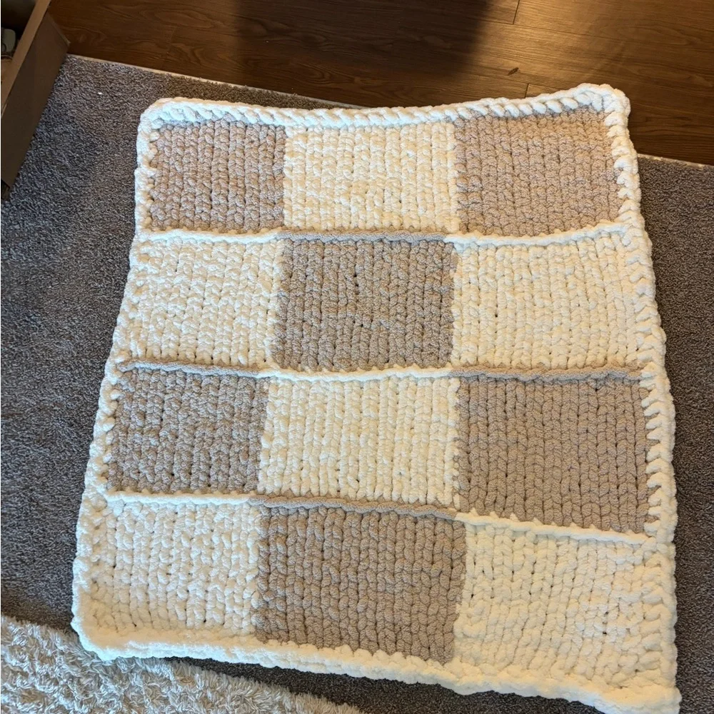 Cozy Cream and Tan Chunky Knit Blanket